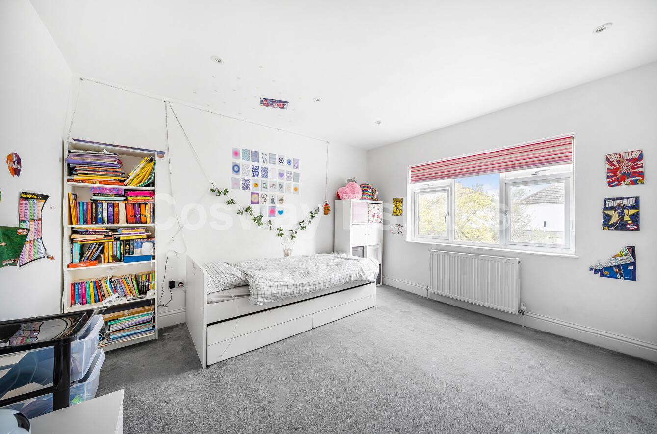 Derwent Avenue, Mill Hill